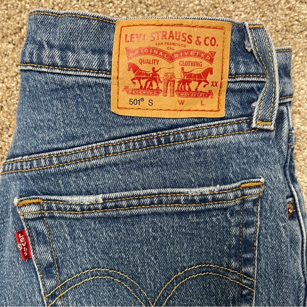 Levi's 501 Women's Skinny Jeans in Classic Blue - Picture 4 of 10
